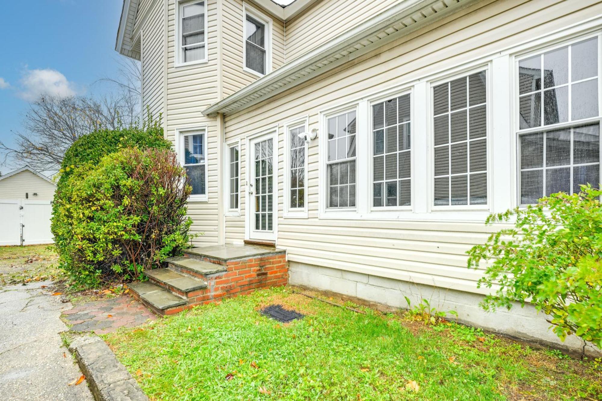 Charming Long Island Home With Fenced Yard! Freeport Εξωτερικό φωτογραφία